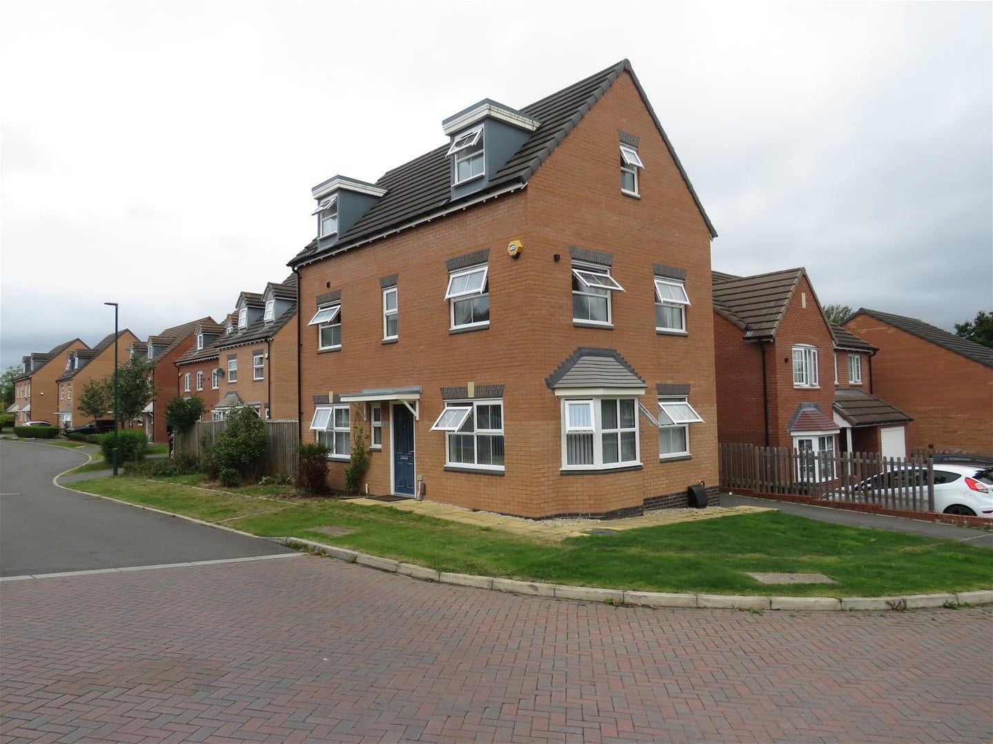 House Swan Drive in Kingshurst