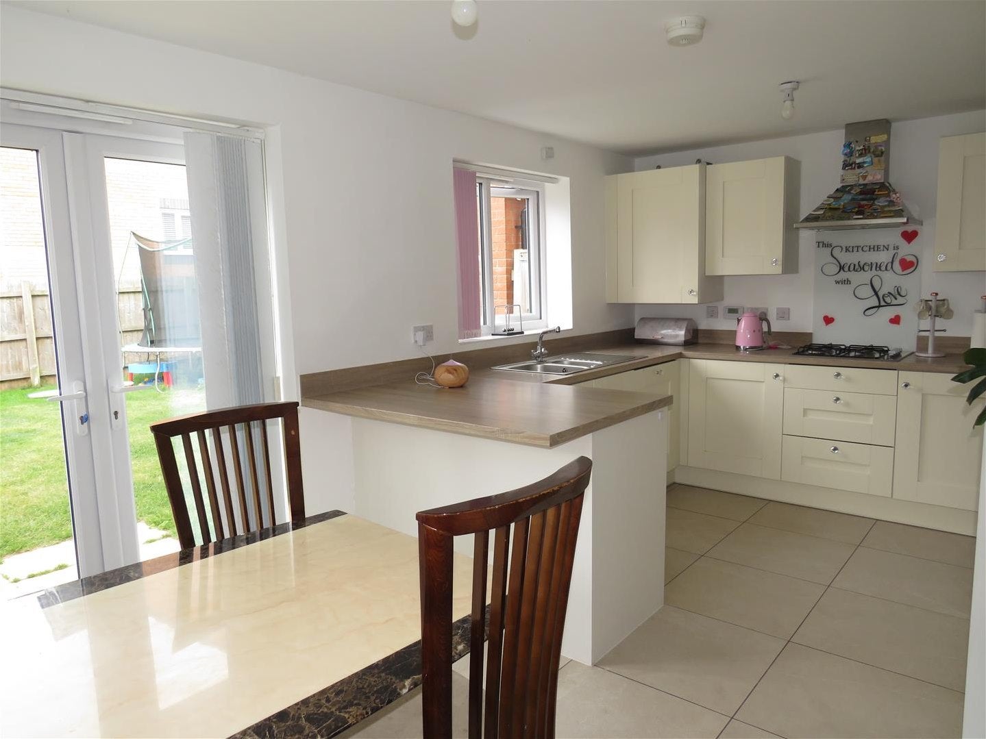 House Swan Drive in Kingshurst
