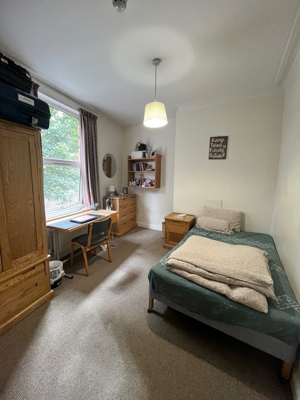 Room Crossfield Street in Leeds