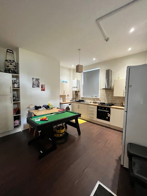 Room Crossfield Street in Leeds