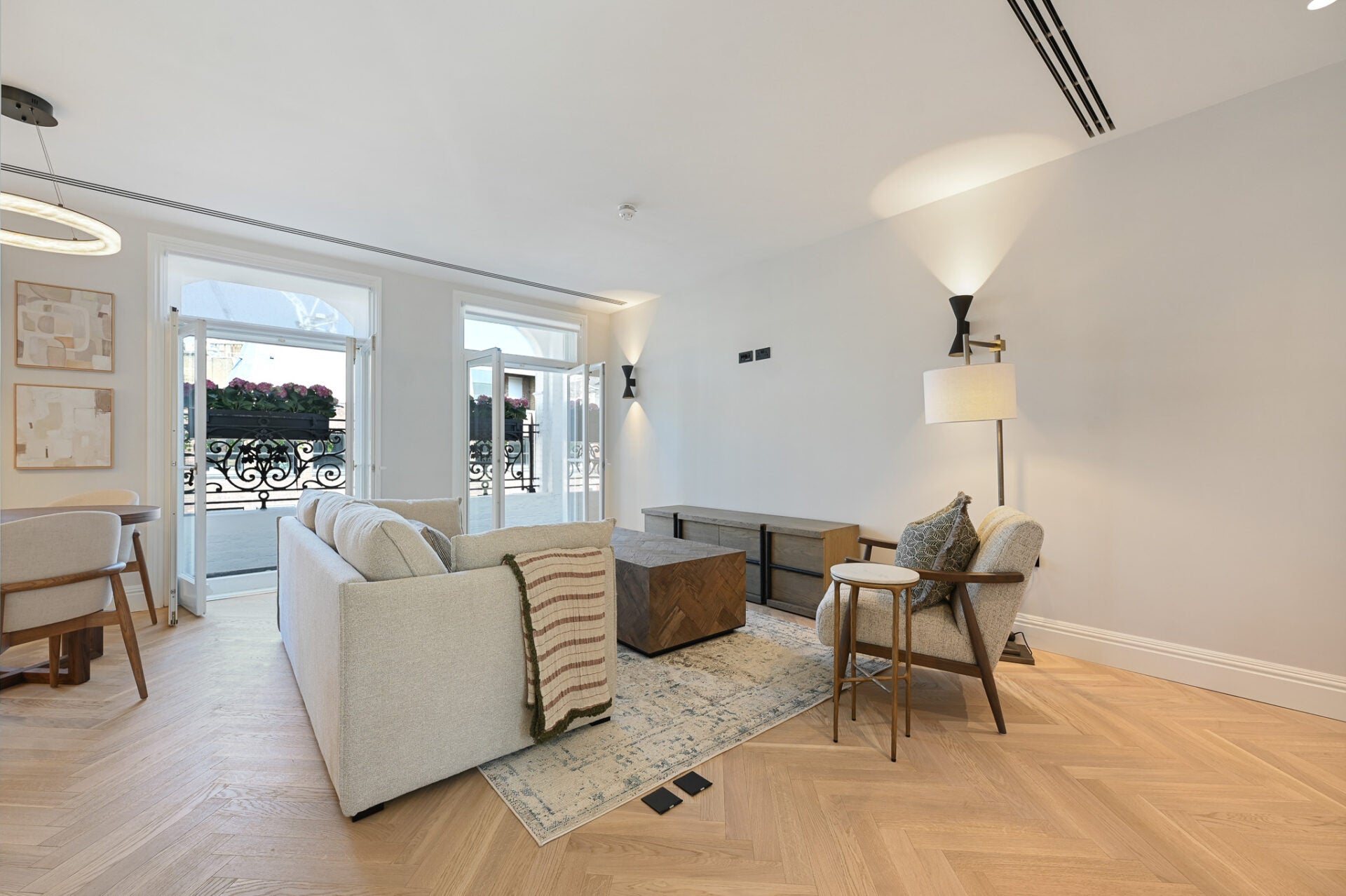 Flat Conduit Street in City of Westminster