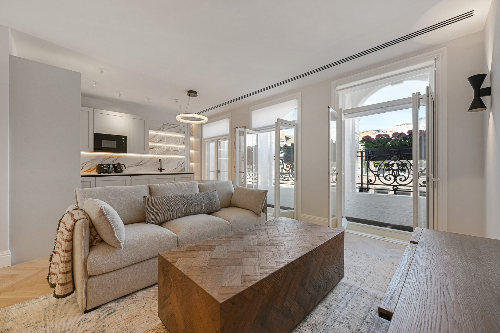 Flat Conduit Street in City of Westminster