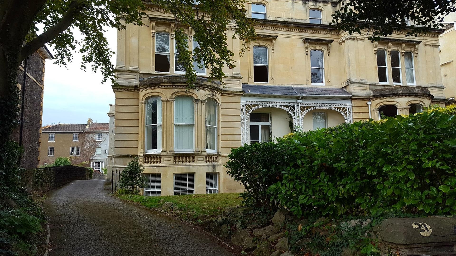 Flat Tyndalls Park Road in Bristol