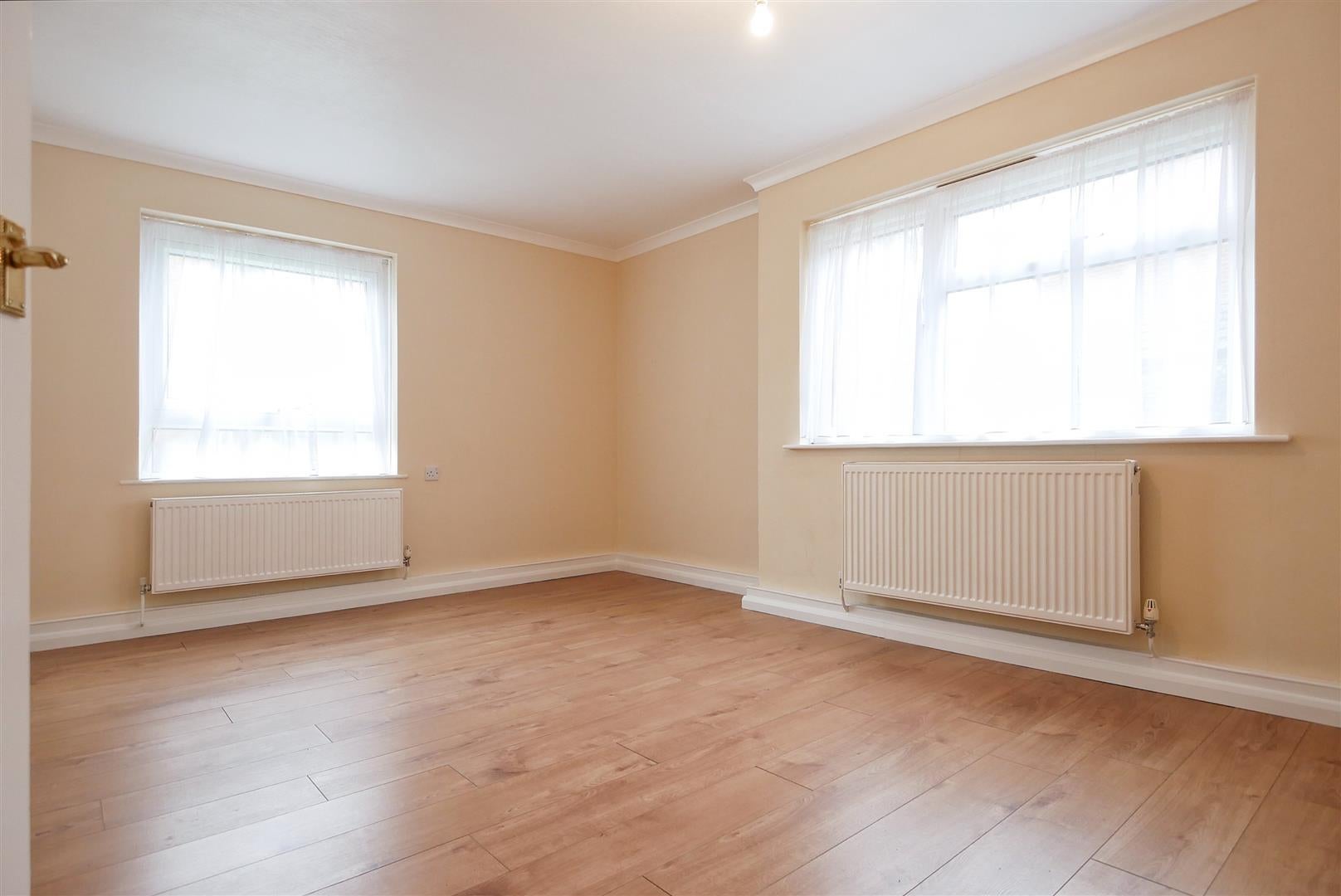 Flat Spitalfield Lane in Chichester