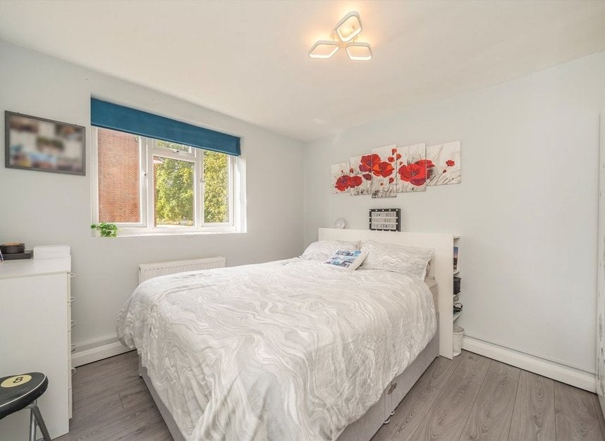 Flat Whitnell Way in Greater London