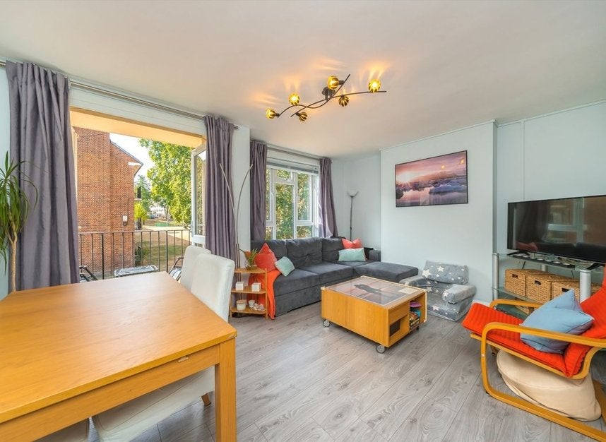 Flat Whitnell Way in Greater London