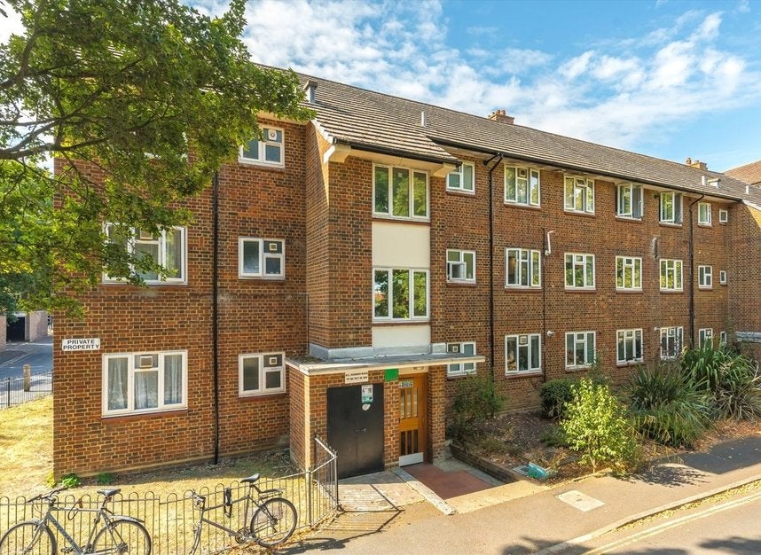 Flat Whitnell Way in Greater London