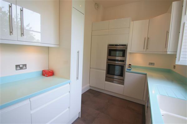 Flat Roxeth Hill in Greater London