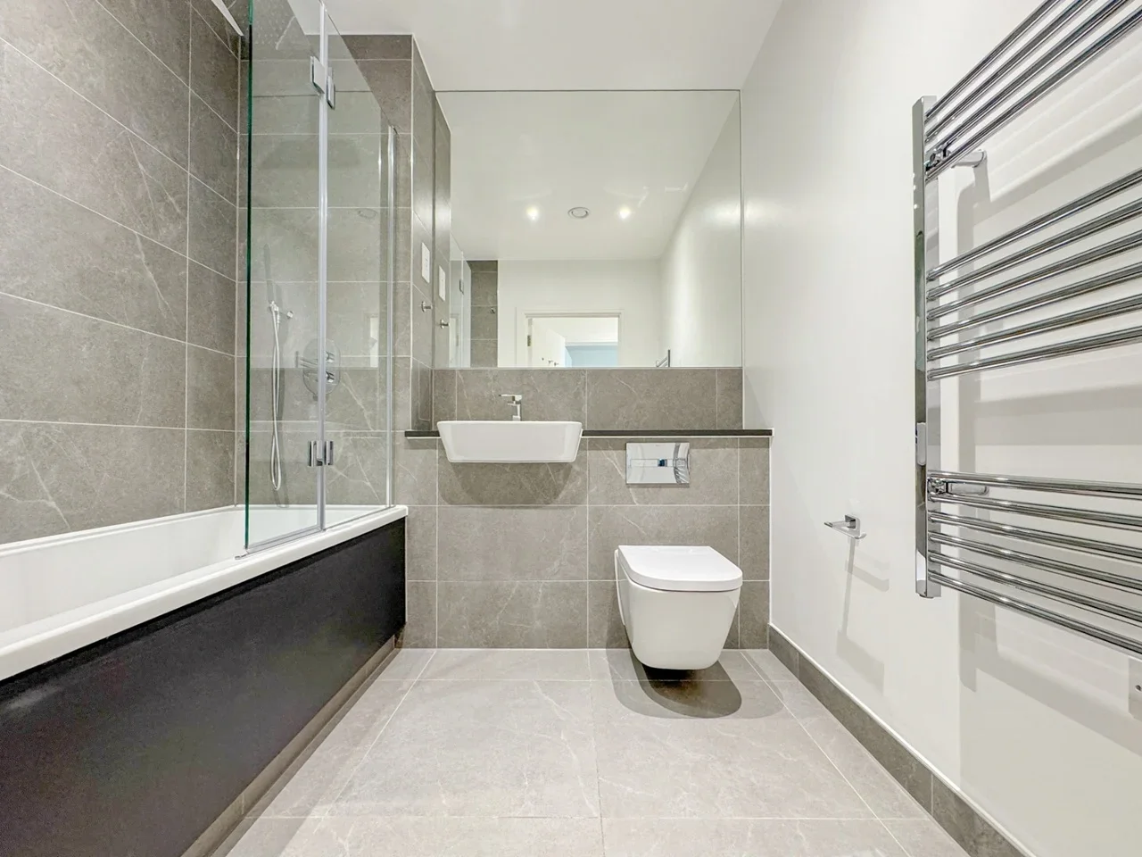 Flat Granville Road in Greater London