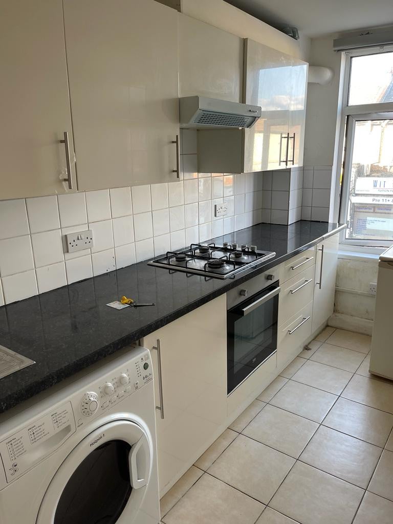 Flat Kelvin Road in Greater London
