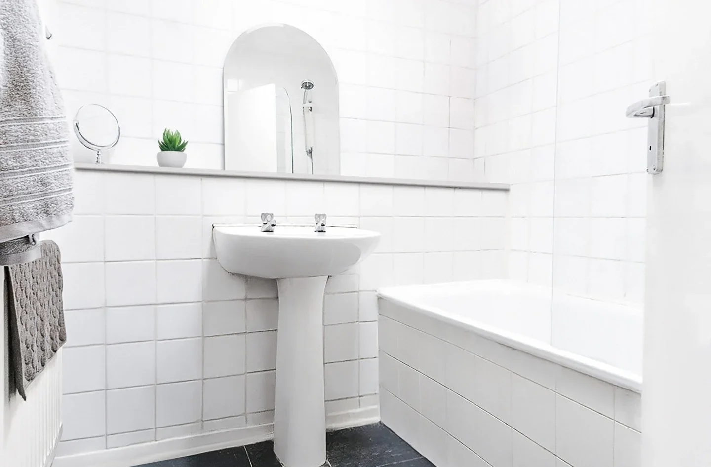 Room Guildford Road in Greater London