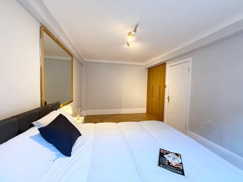 Room Kendal Street in City of Westminster