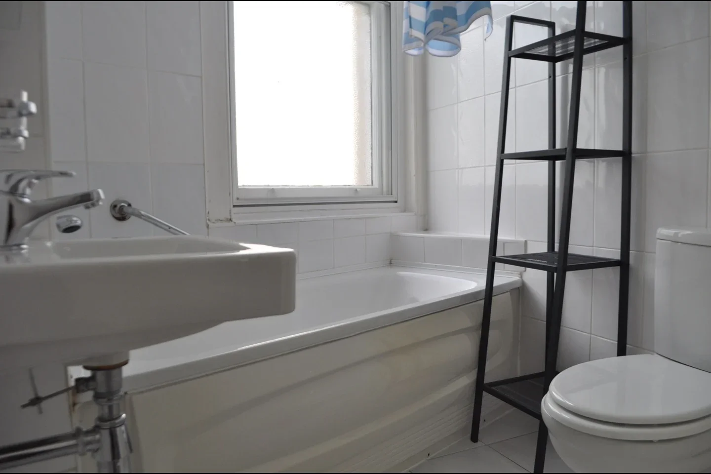 Flat Hackney Road in Greater London
