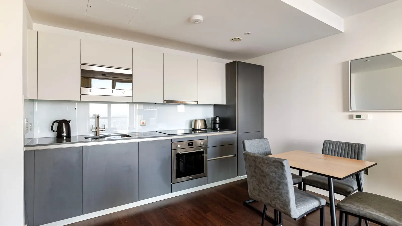 Flat Dockyard Lane in Greater London