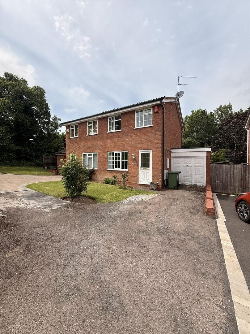 House Stoneleigh Close in Redditch