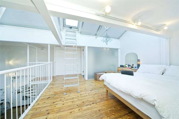 Flat Bramshaw Road in Greater London