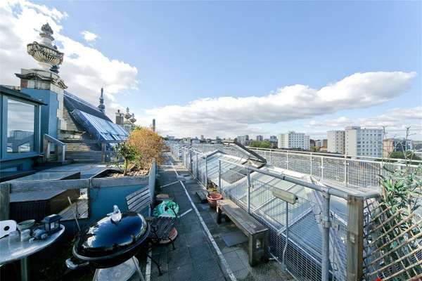Flat Bramshaw Road in Greater London