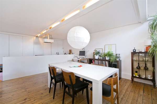 Flat Bramshaw Road in Greater London