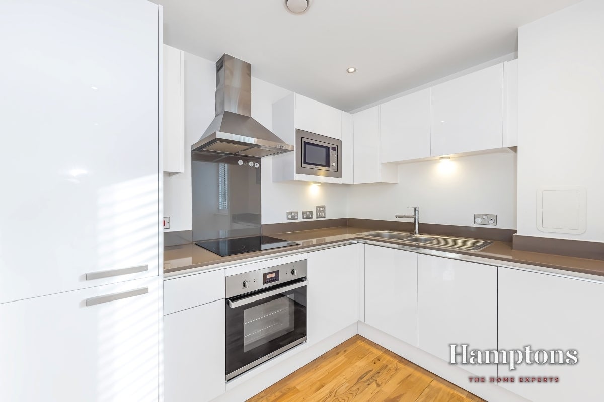 Flat Dowells Street in Greater London