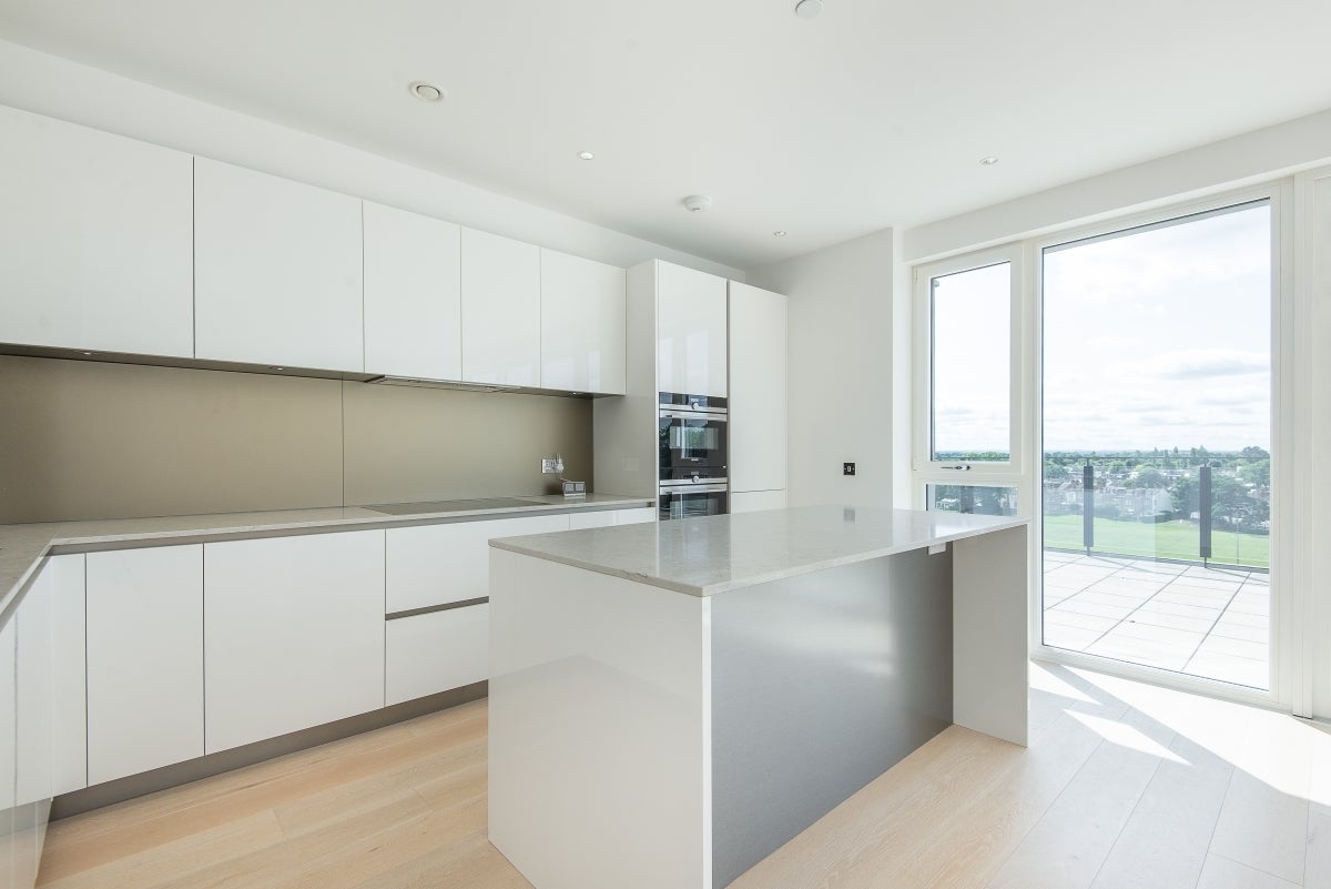Flat Broom Road in Greater London