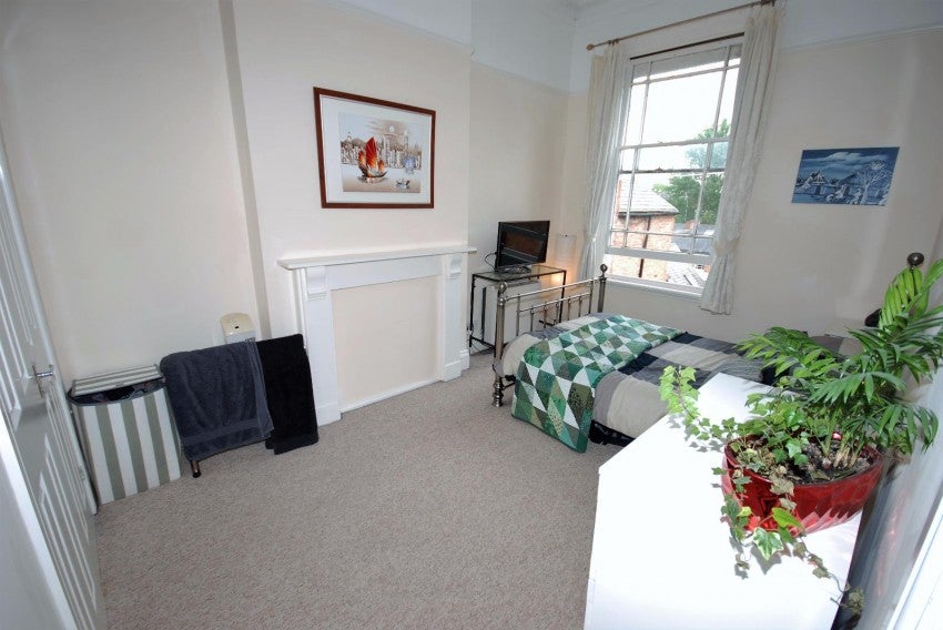 Flat Milverton Terrace in Royal Leamington Spa