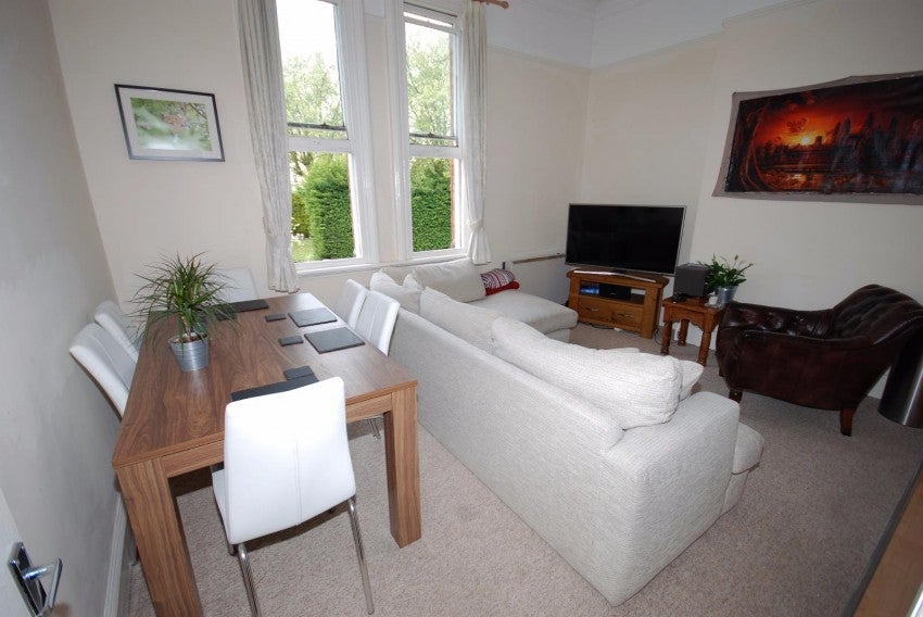 Flat Milverton Terrace in Royal Leamington Spa