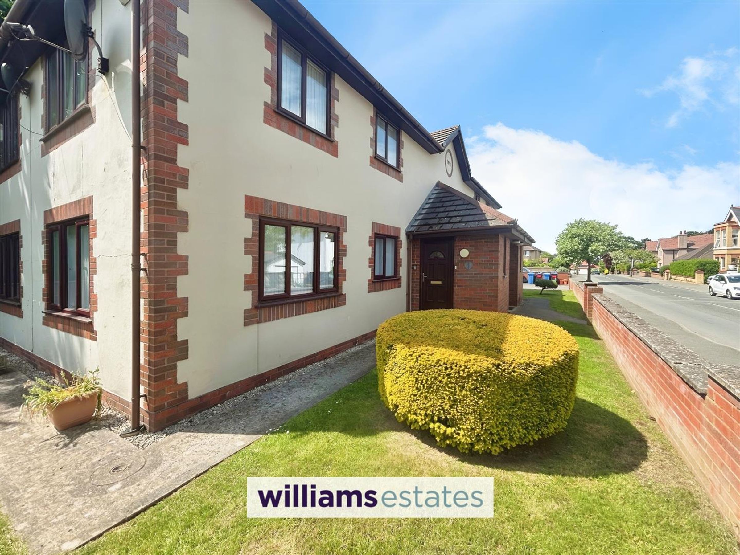 Flat Mostyn Avenue in Prestatyn