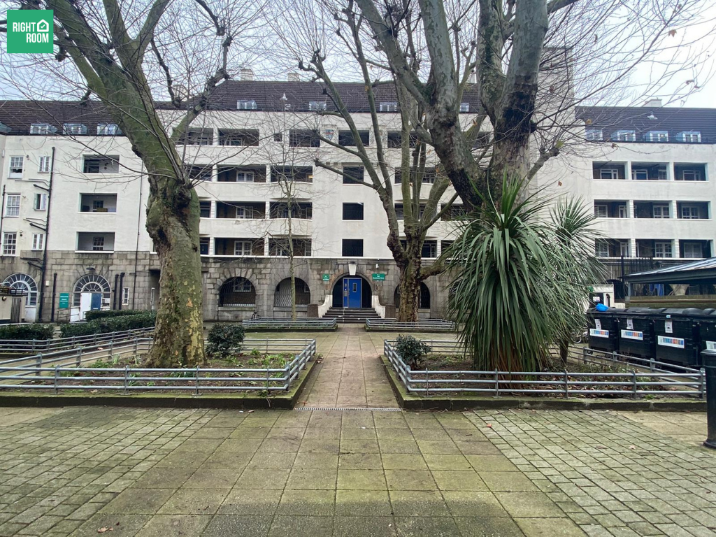 Flat Ossulston Street in Greater London