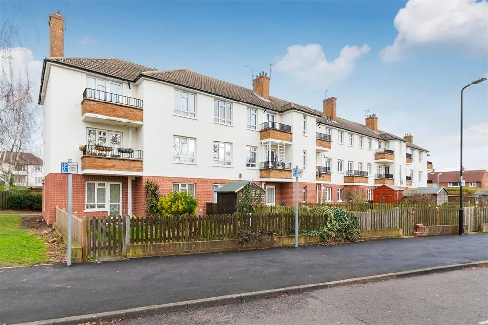 Flat Reddington Drive in Slough