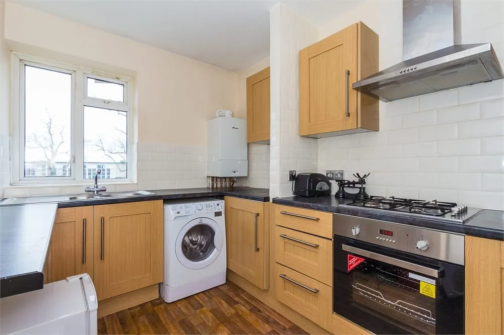 Flat Reddington Drive in Slough