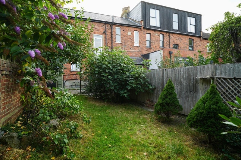 Room Wellmeadow Road in Greater London