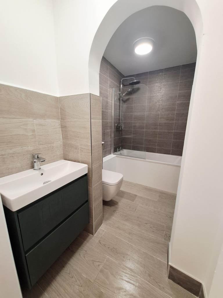 Flat Caledonian Place in City of Edinburgh