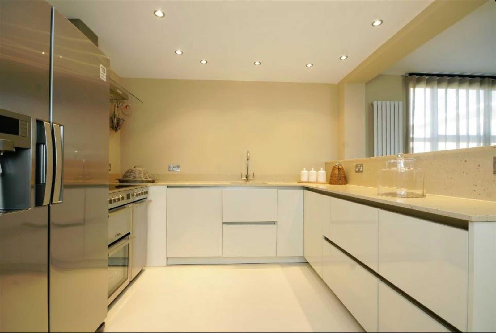 Flat Finchley Road in Greater London