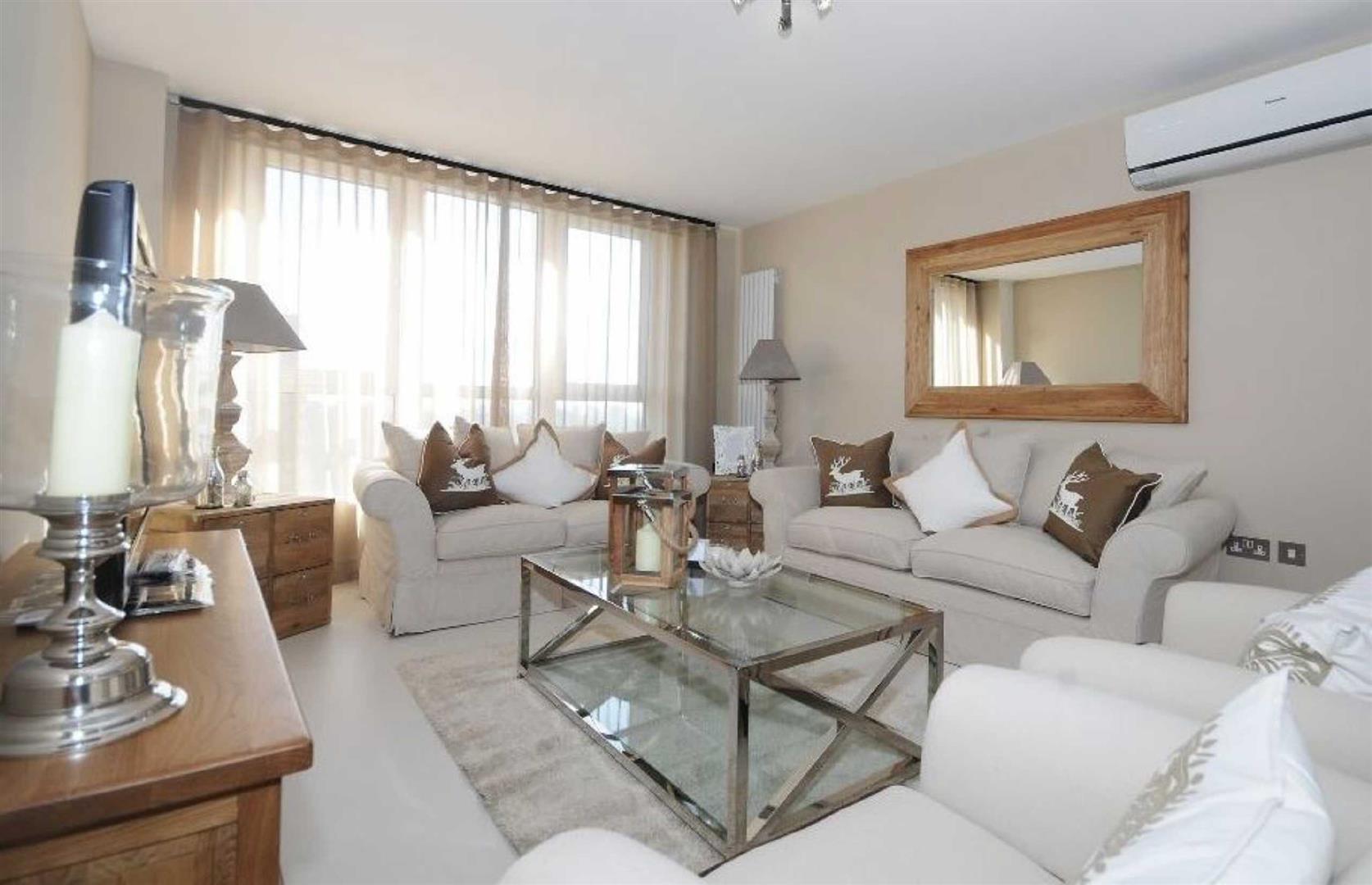 Flat Finchley Road in Greater London