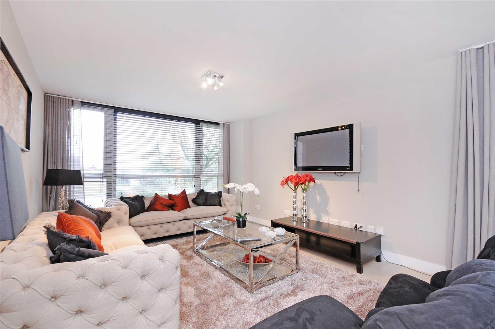 Flat Finchley Road in Greater London