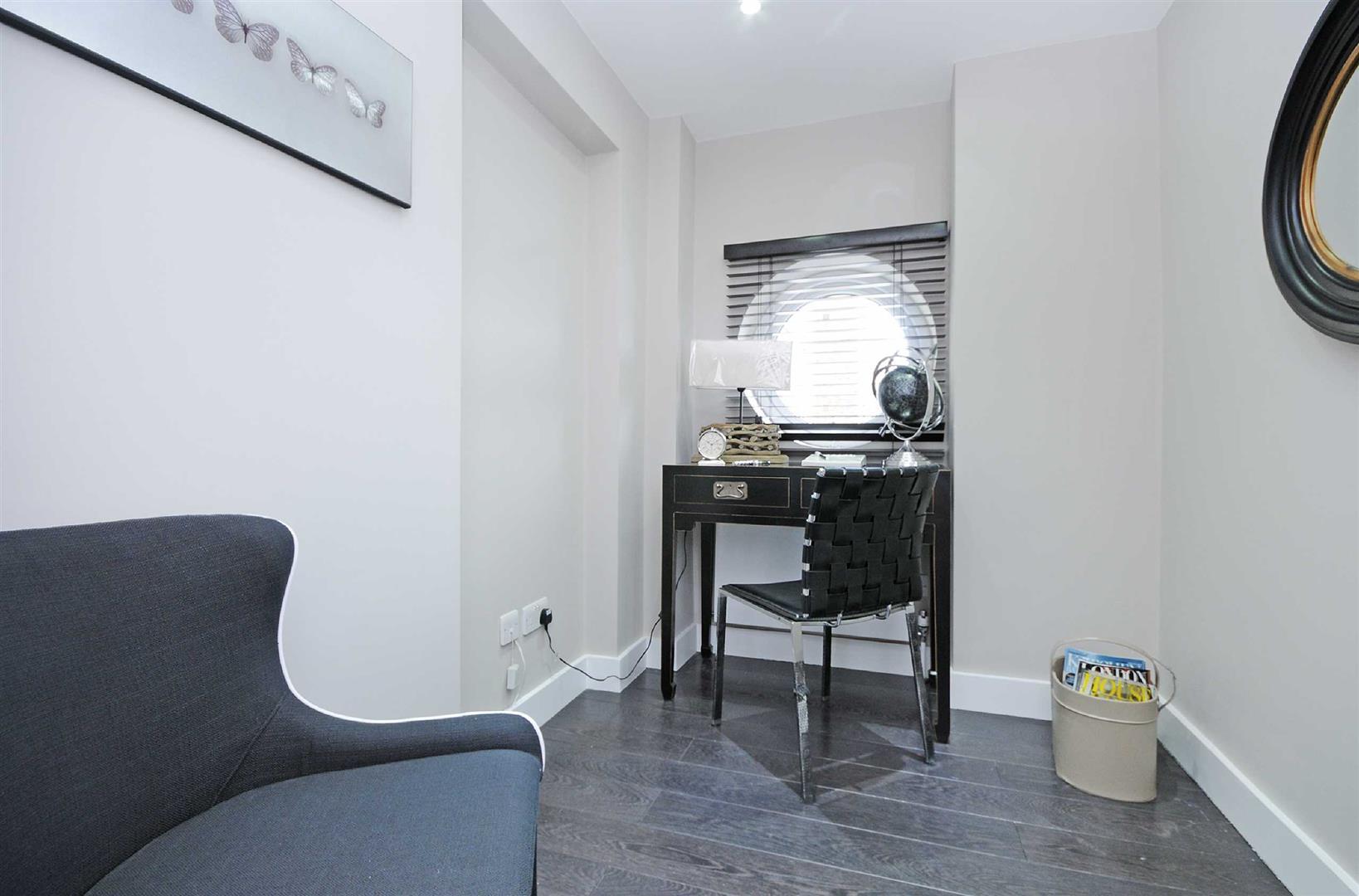 Flat Finchley Road in Greater London