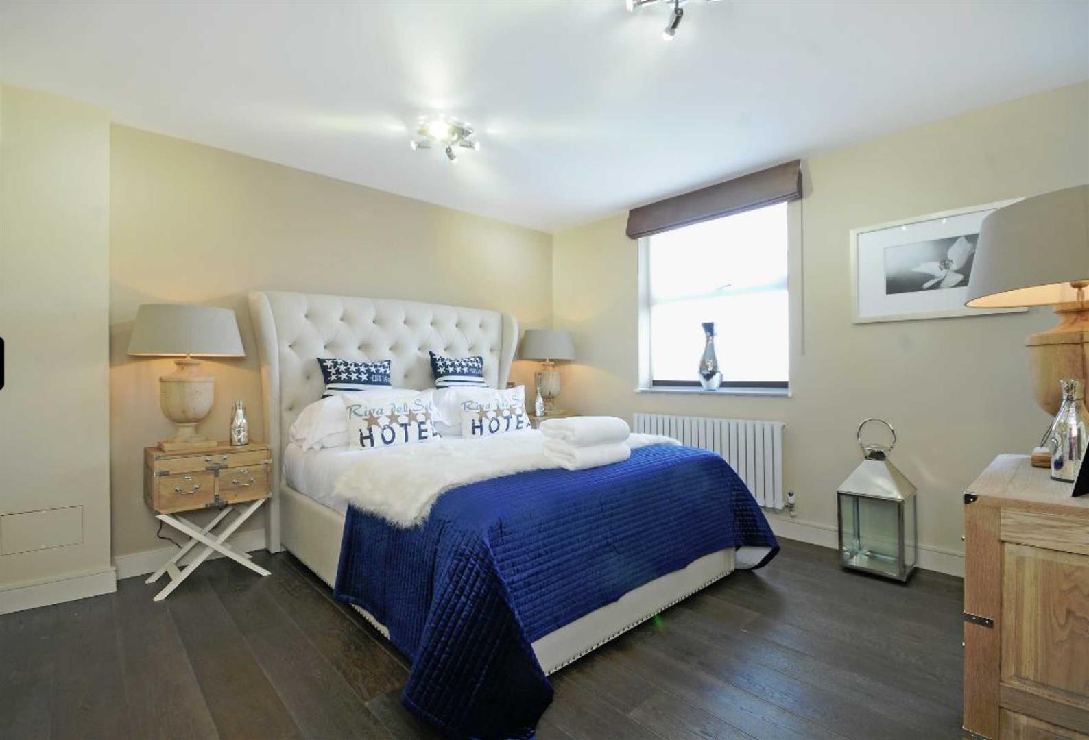 Flat Finchley Road in Greater London
