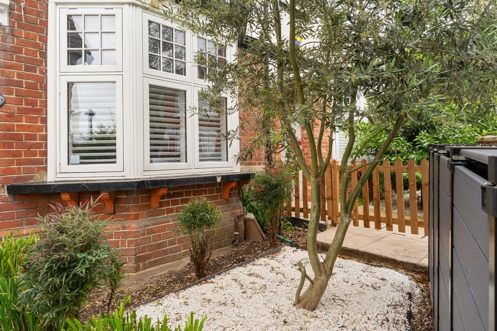 House Chisholm Road in Greater London