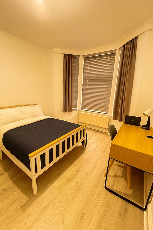 Room Earlsdon Avenue North in Coventry