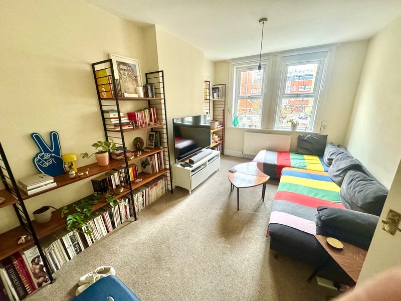 Flat Sylvester Road in Greater London