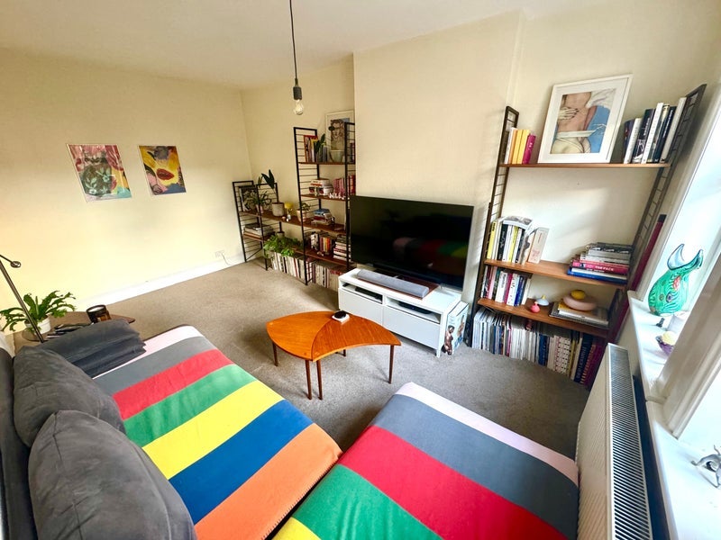 Flat Sylvester Road in Greater London