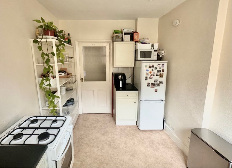 Flat Sylvester Road in Greater London