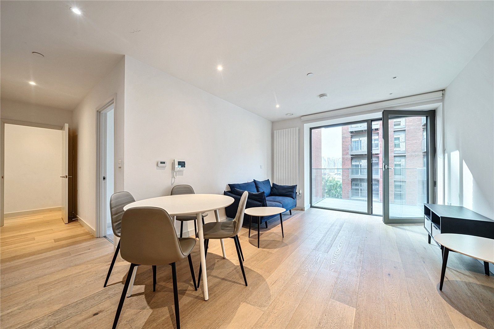 Flat Shipwright Street in Greater London