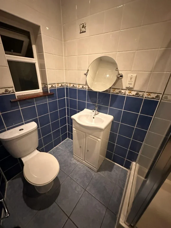 Room Lyndhurst Gardens in Greater London