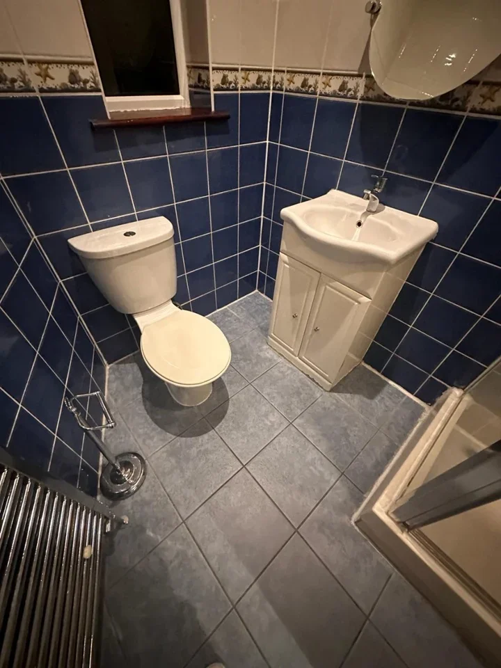 Room Lyndhurst Gardens in Greater London