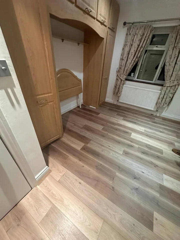 Room Lyndhurst Gardens in Greater London