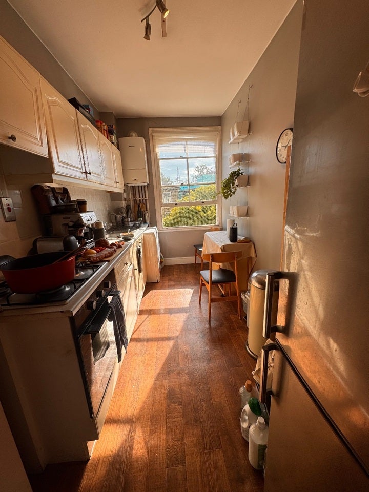 Room Colvestone Crescent in Greater London