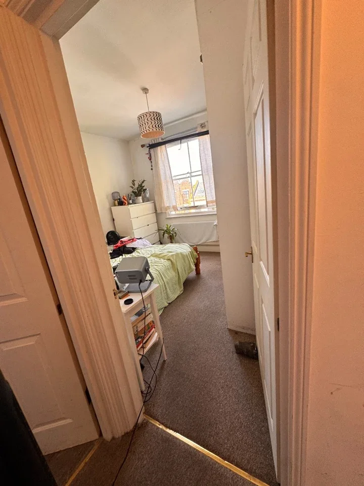 Room Colvestone Crescent in Greater London