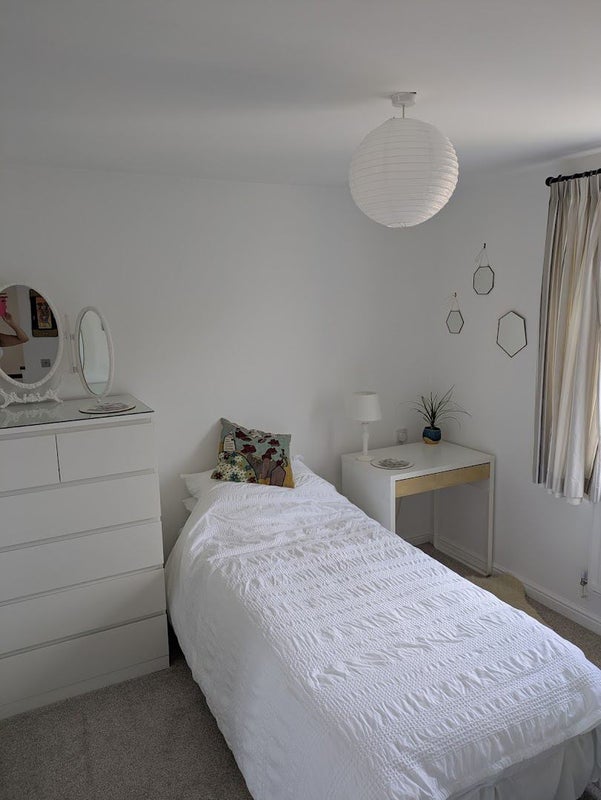 Room Robin Gardens in Christchurch