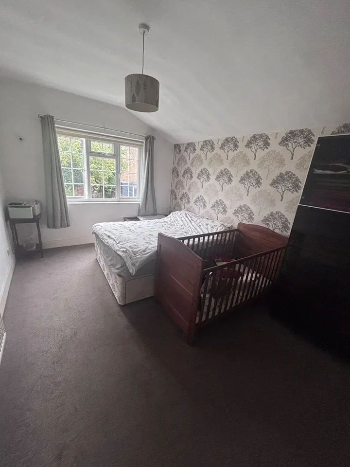 Room Burgess Road in Greater London
